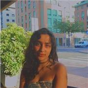 Soy una persona extrovertida y con mucha energía, quiero dar clases a extrangeros que quieran aprender el español o bien viceversa, gente de aquí que quiera mejorar su inglés